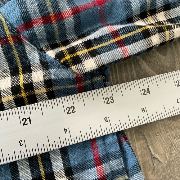 LL Bean Scotch Plaid Flannel Shirt # 228061
Blue/Black/White/Red
Men’s Medium - Picture 5 of 6
